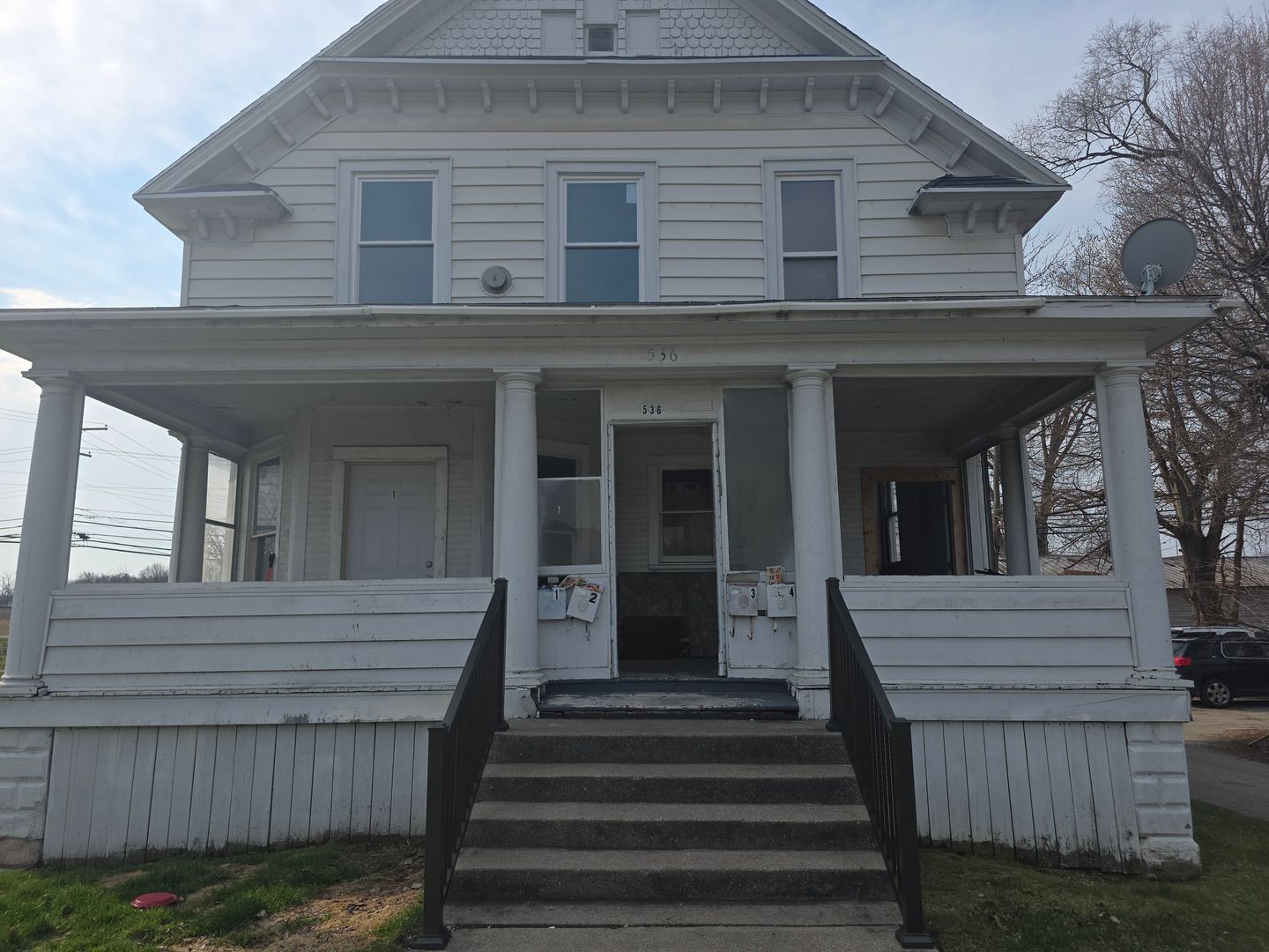 Warsaw Apartment: 536 E Center St