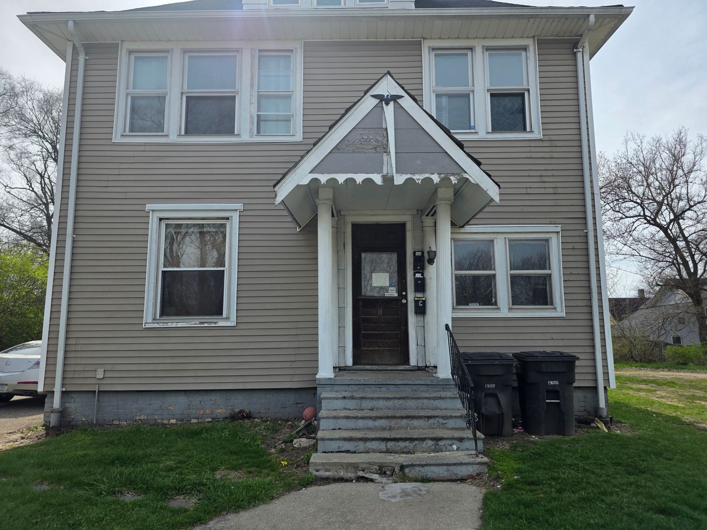 Elkhart Apartment: 119 N 3rd St
