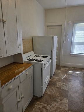 1-Bedroom, 1-Bathroom Apartment – $795/Month