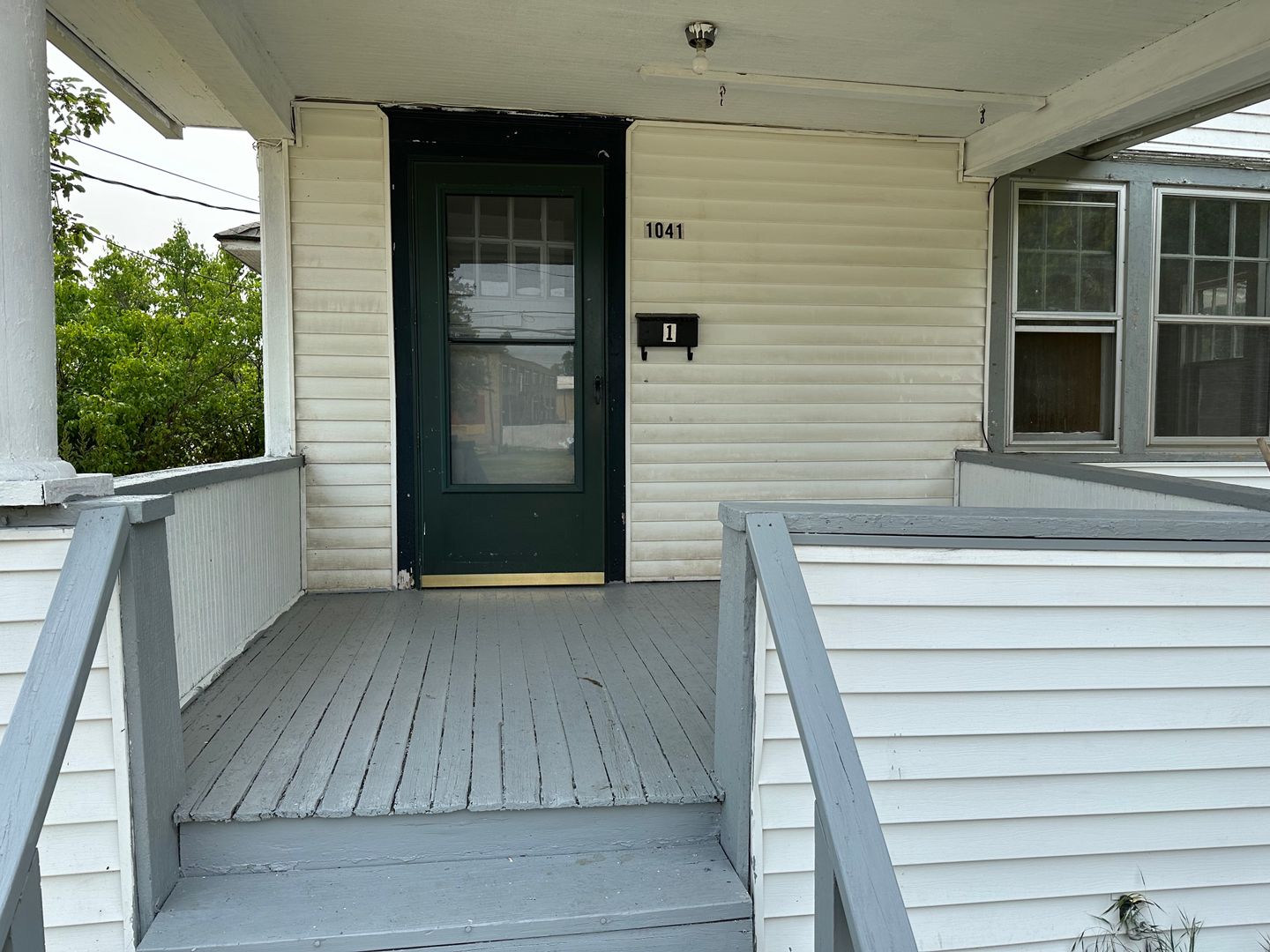 Elkhart Apartment: 1041 Cassopolis St.