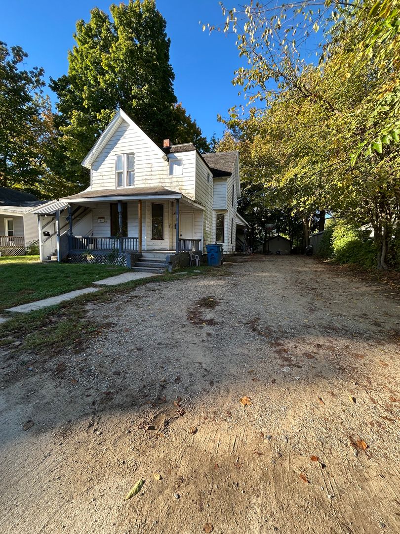 Niles Apartment: 210 S 4th