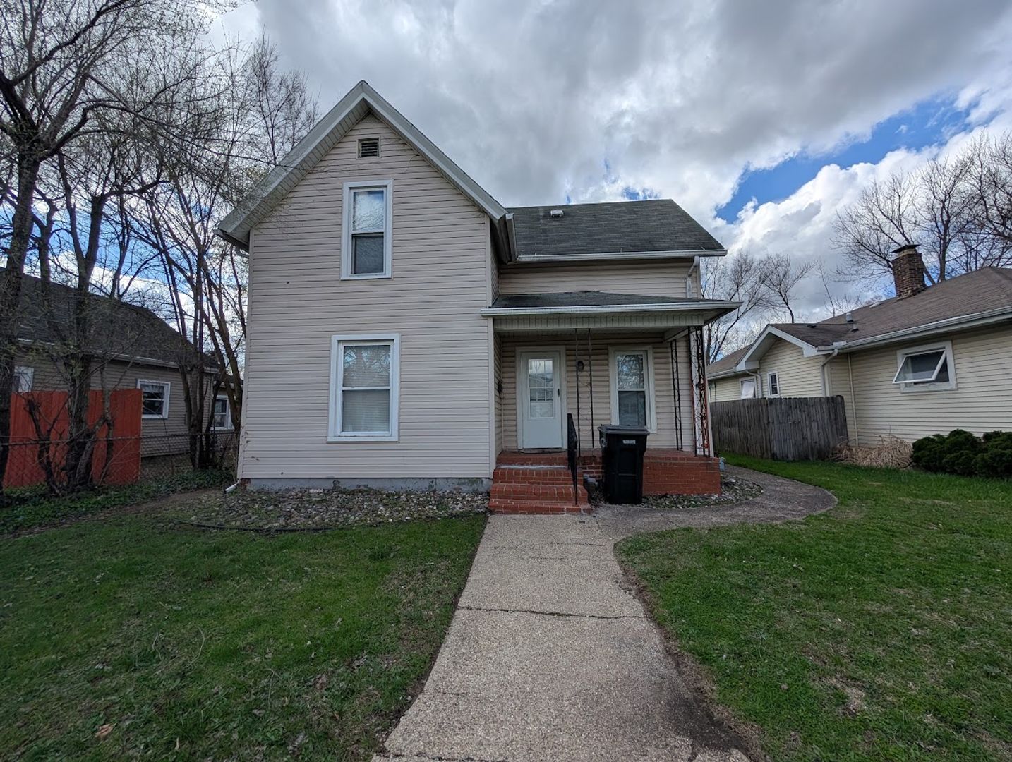 South Bend House: 931 S 34th St