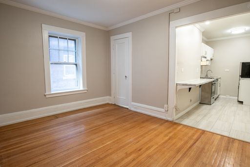 Make yourself at home in your newly renovated 1 bedroom historic downtown apartment! – photo 1