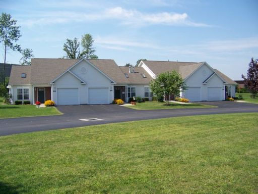 Now Available: Newly Renovated 2 BR, 2 BA Townhome in a Lively Webster Neighborhood! – photo 1