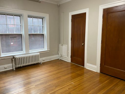 Make yourself at home in your newly renovated historic downtown apartment! – photo 1