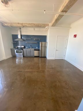 Modern Studio Apartment with Quartz Finishes in Rochester’s East End – photo 1