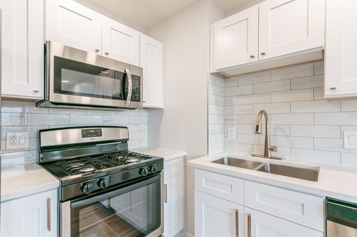 Newly Renovated 1 Bedroom 1 Bathroom Welcomes you home! – photo 1