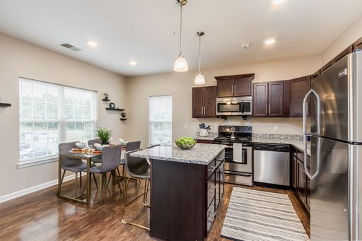 Apply Now! Contemporary & Elegant 2 BR/2 BA Apartment – photo 1