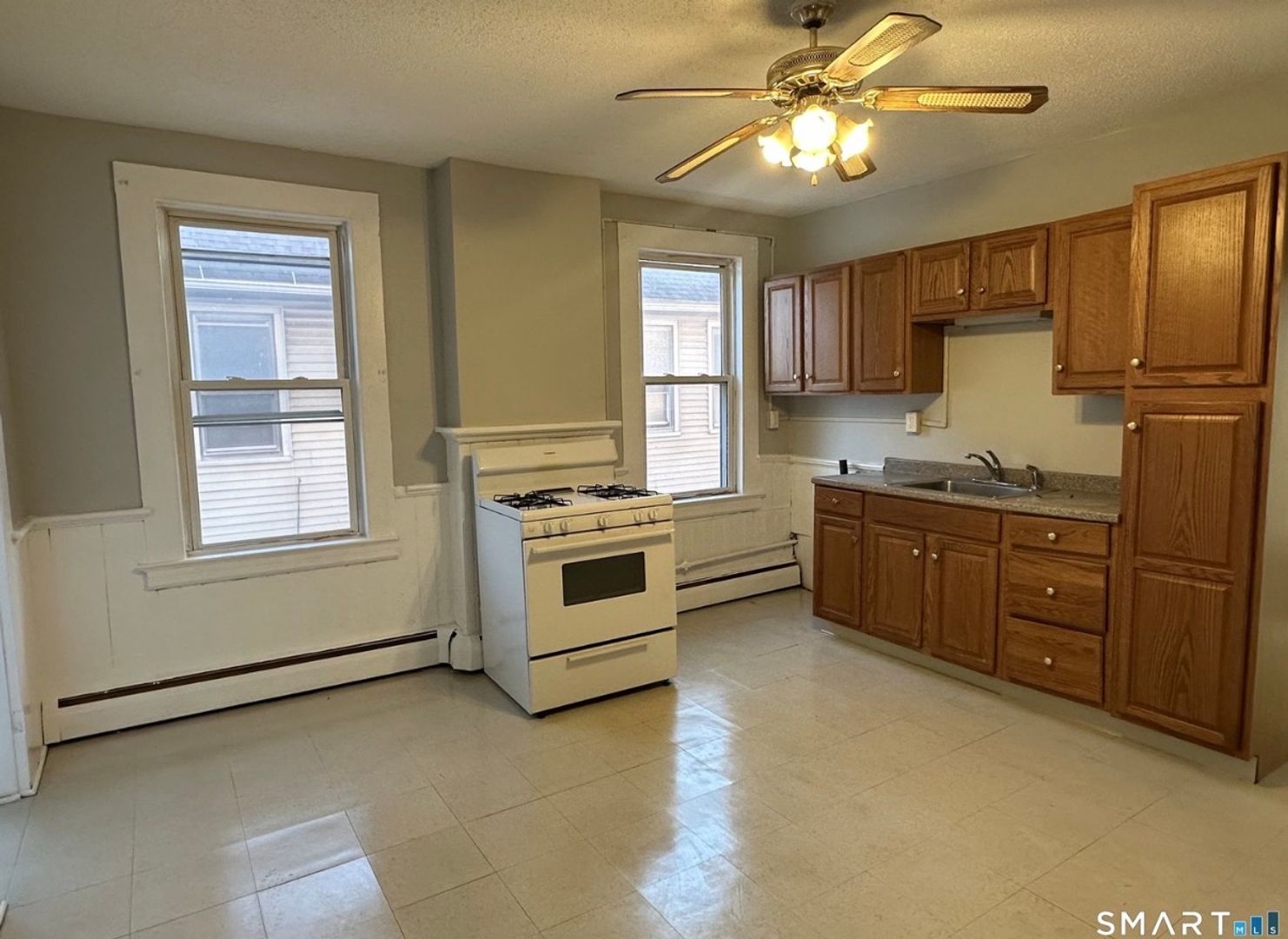 Hartford Apartment: 512 Broad St