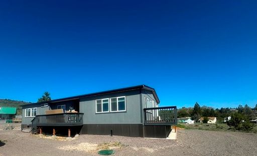 Updated 3 bedroom House – photo 1