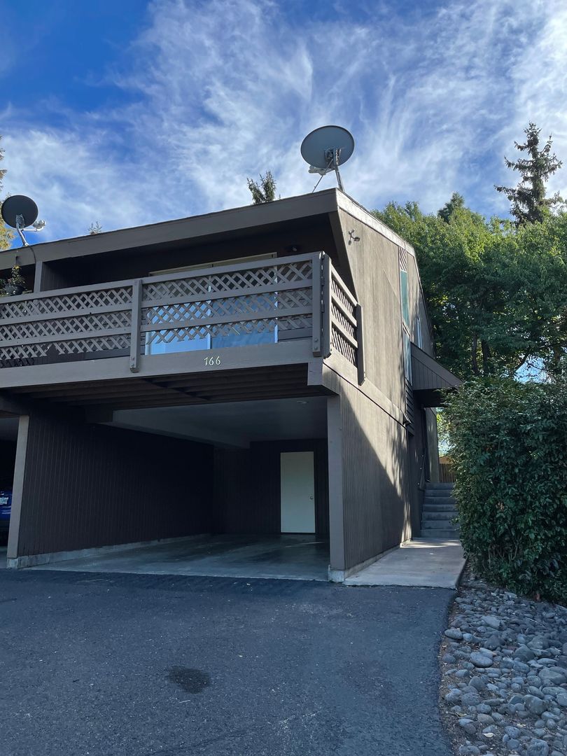 Klamath Falls House: 766 West Oregon Avenue