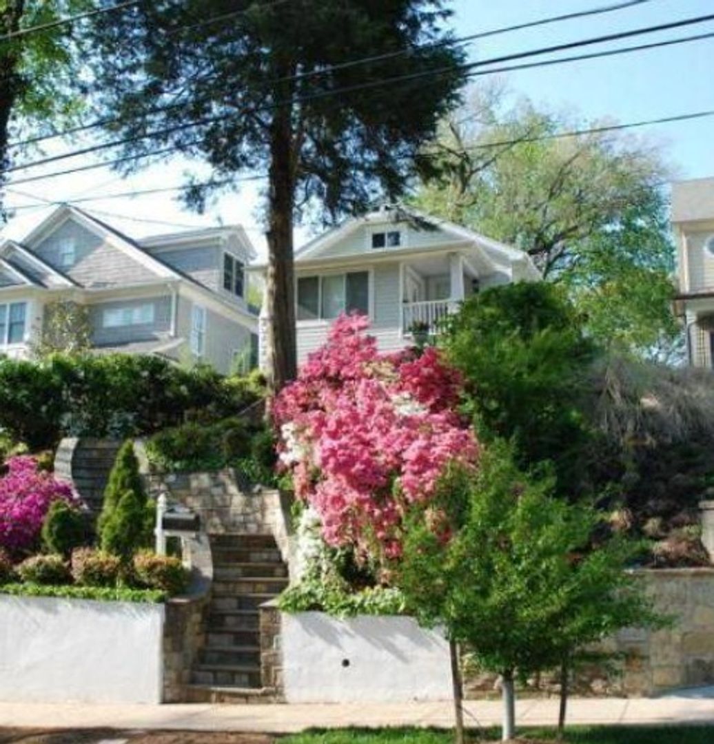 Washington House: 5121 Cathedral Ave, NW