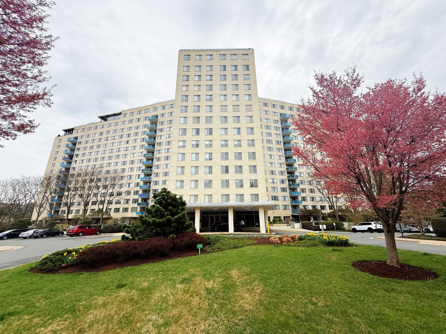 Rockville House: 10401 Grosvenor Pl #807