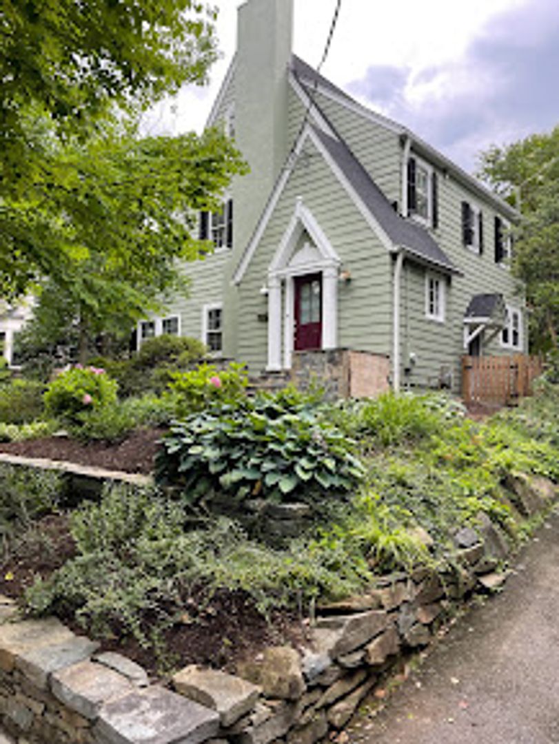 Chevy Chase House: 6917 Woodside Pl