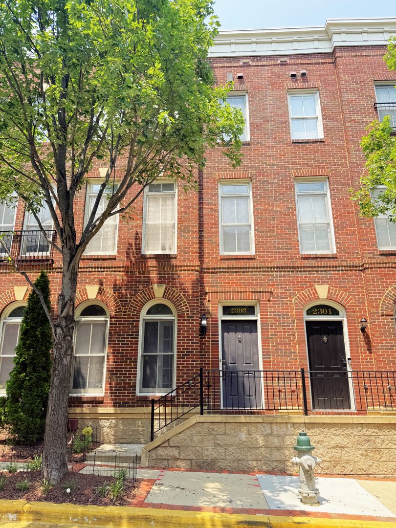 Silver Spring House: 2303 Cobble Hill Terr