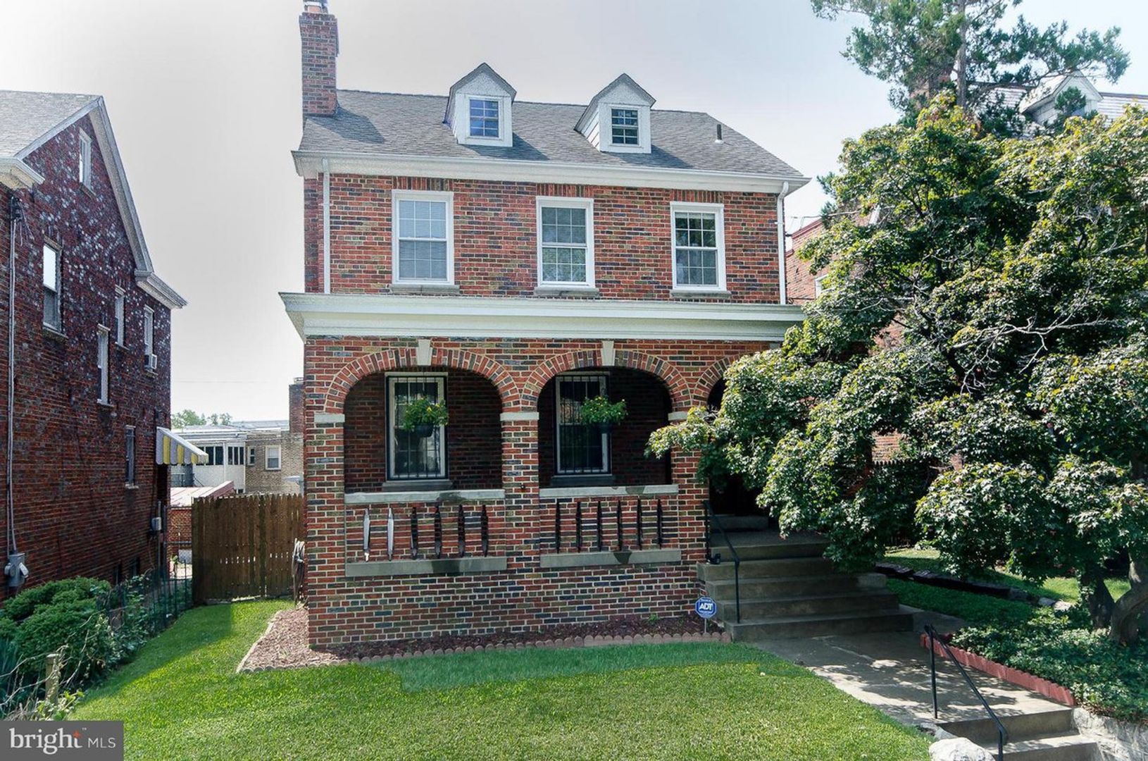 Washington House: 616 Nicholson St, NW