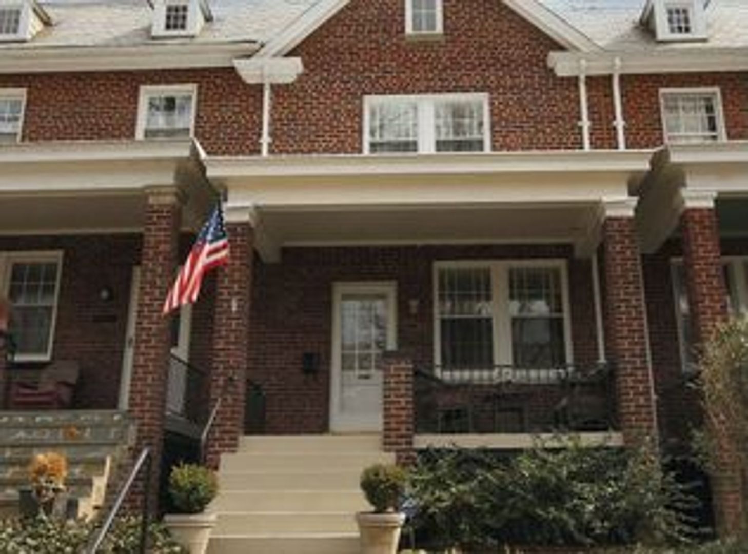 Washington House: 2423 39th Place, NW