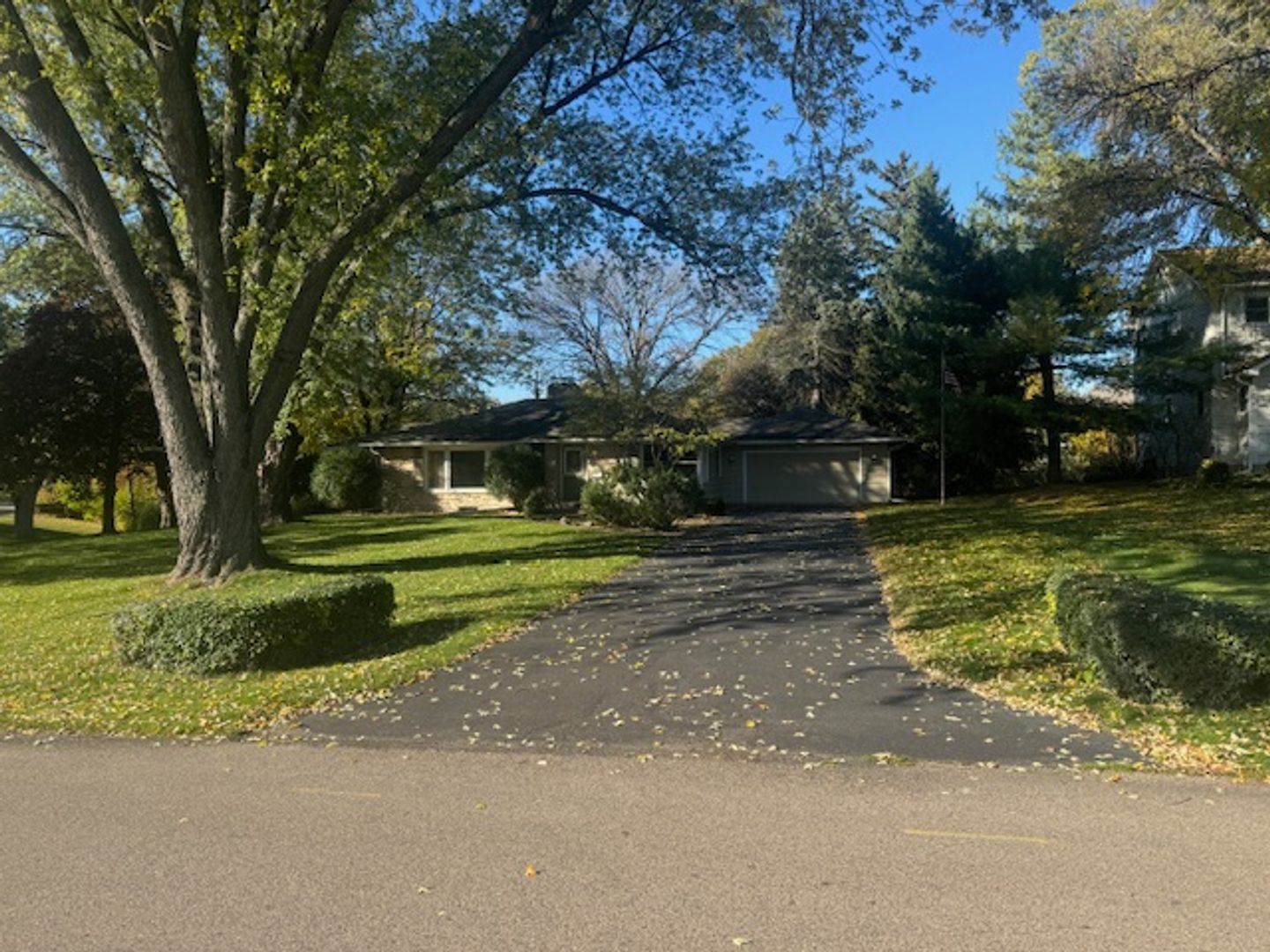 Edina House: 5002 Mirror Lakes Dr