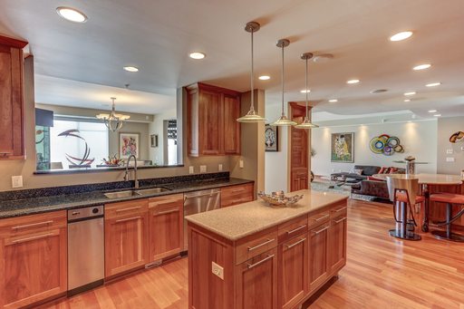 Custom Designed 3BR/3.5BA Penthouse Suite w/3,700 sq ft & 4 Car Garage! – photo 1