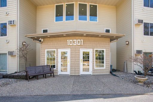 Updated 2bd/1ba Condo w/ Pool & Heated Parking! – photo 1