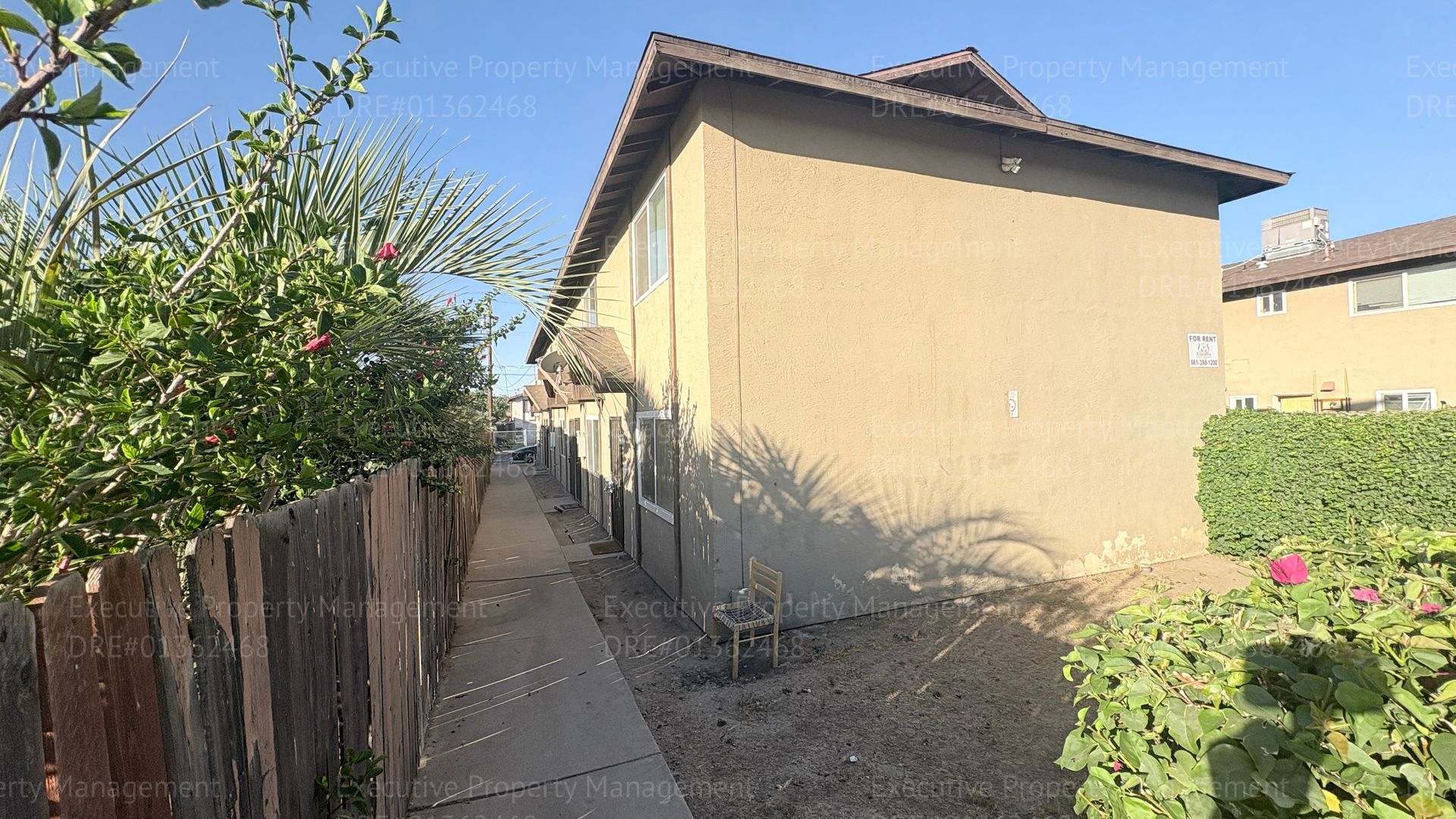 Bakersfield Apartment: 1405 Pacific St