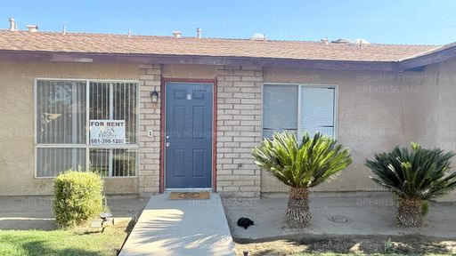2-bedroom, 1-bathroom apartment with a detached 2 car garage $1,350 Rent/ $1,350 Deposit – photo 1
