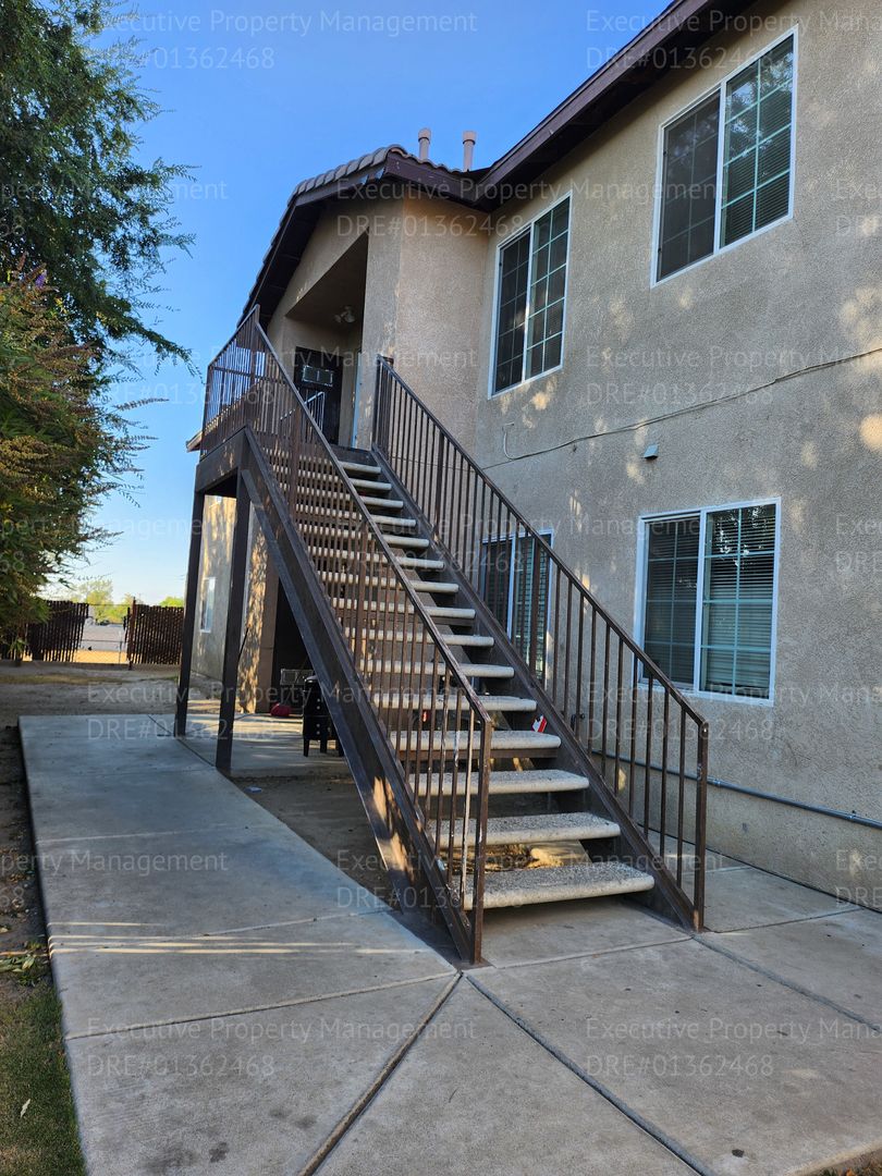 Bakersfield Apartment: 3017 Potomac Ave