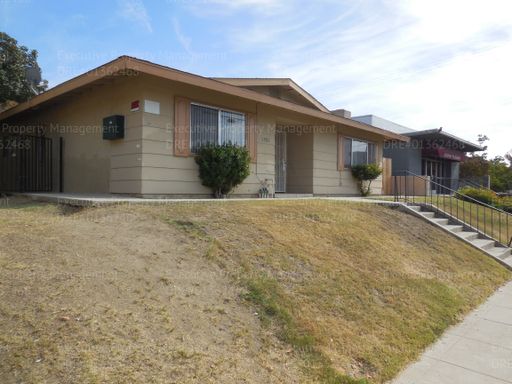 2 bedroom/ 1 bathroom near school, park, and shopping centers. – photo 1