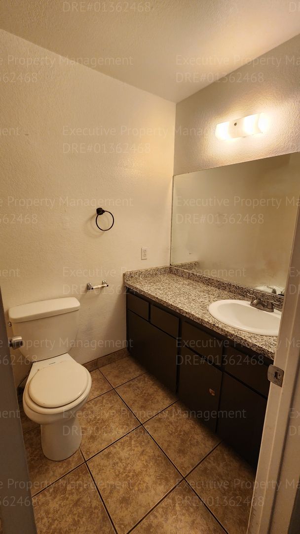 4220 Parker Ave. C5, BAKERSFIELD, CA 93309