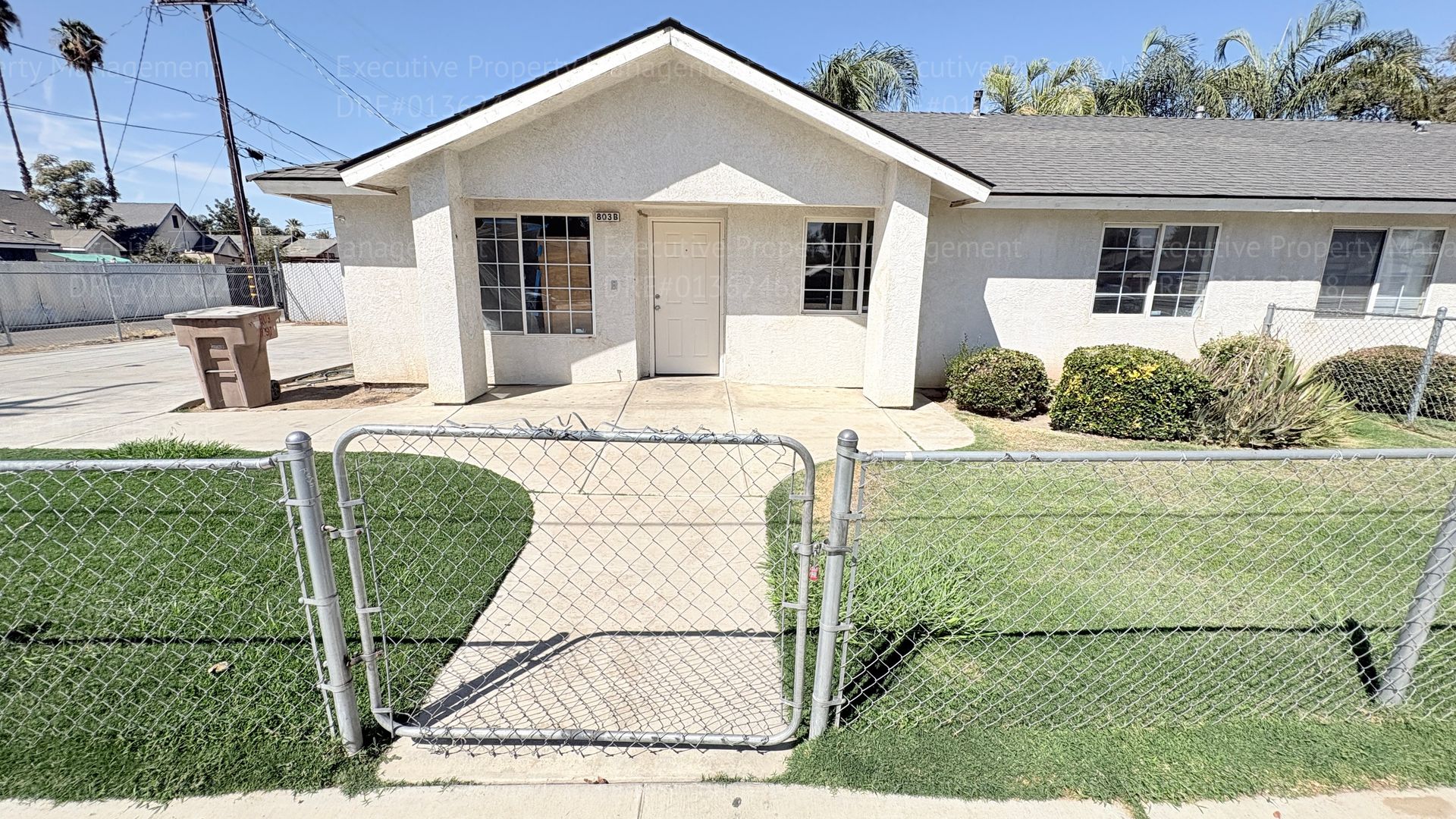 Bakersfield House: 803 R St #B