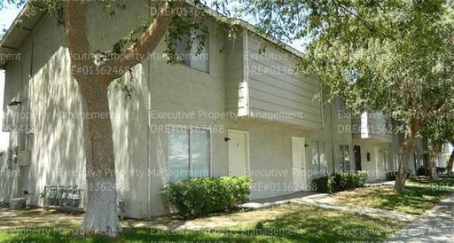 2 bedroom 1.5 bathroom townhouse *Move in Special on Approved Credit* – photo 1