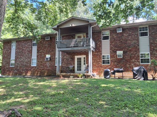 COZY 1 BED, 1 BATH 1ST FLOOR APARTMENT LOCATED AT 1090-2 EVELYN DRIVE