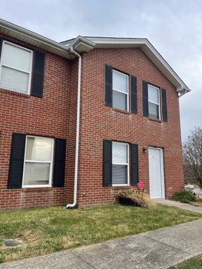 SPACIOUS 2 BEDROOM, 1.5 BATH TOWNHOME LOCATED IN ELIZABETHTOWN