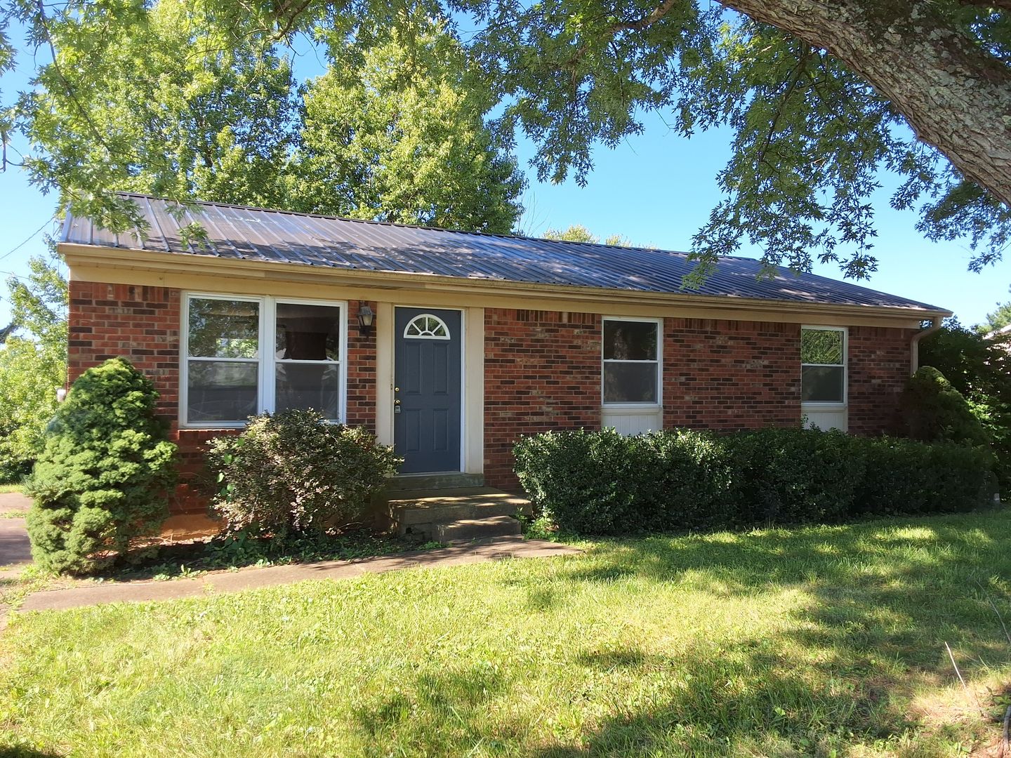 VINE GROVE House: 111 CHERRYWOOD DR.