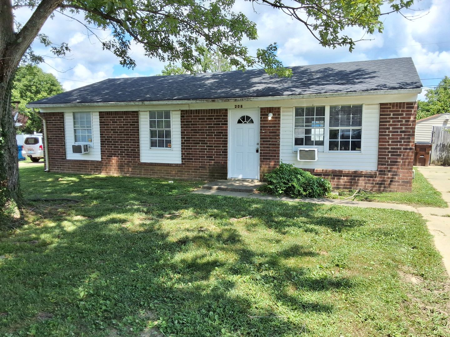 Beautiful 3 Bed, 1 Bath Convenient Location Mins From Hospital and Shopping 