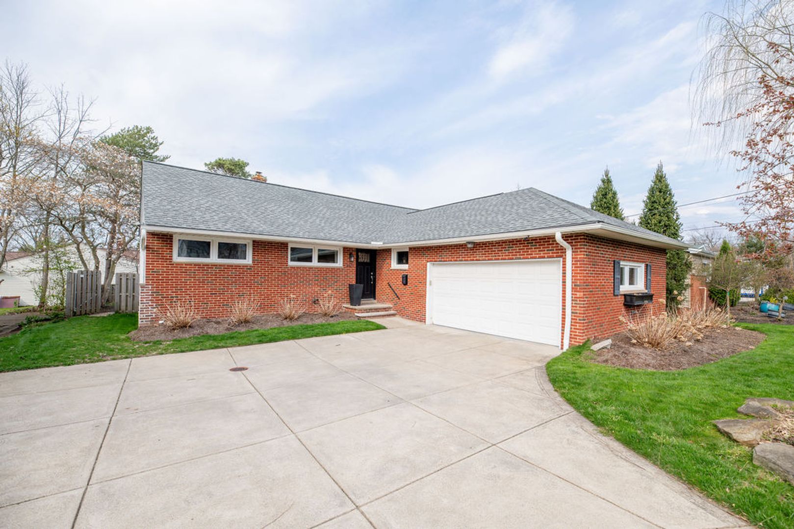 Beachwood House: 23213 Fairmount Blvd