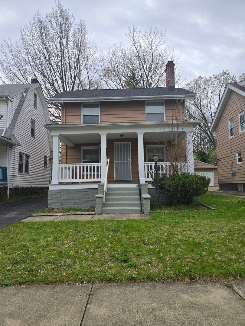 Cleveland Heights House: 905 Selwyn Rd