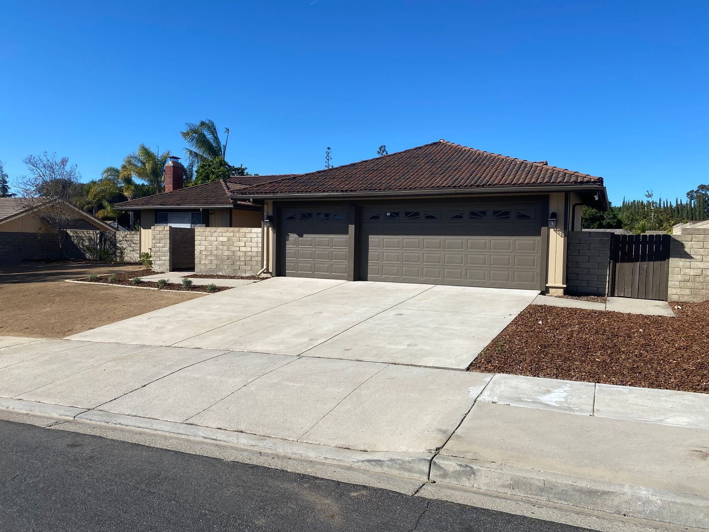 Thousand Oaks House: 3 Venus St.