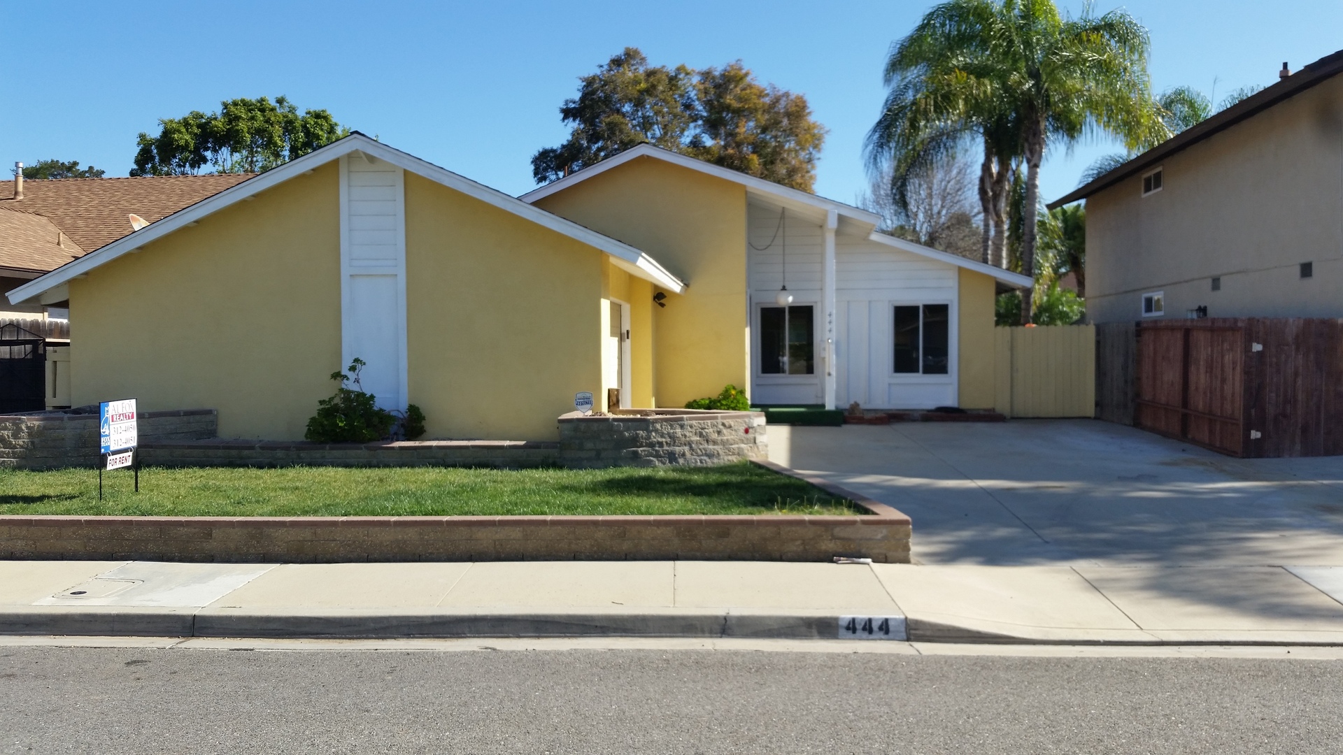 Camarillo House: 444 Blanco Ct.