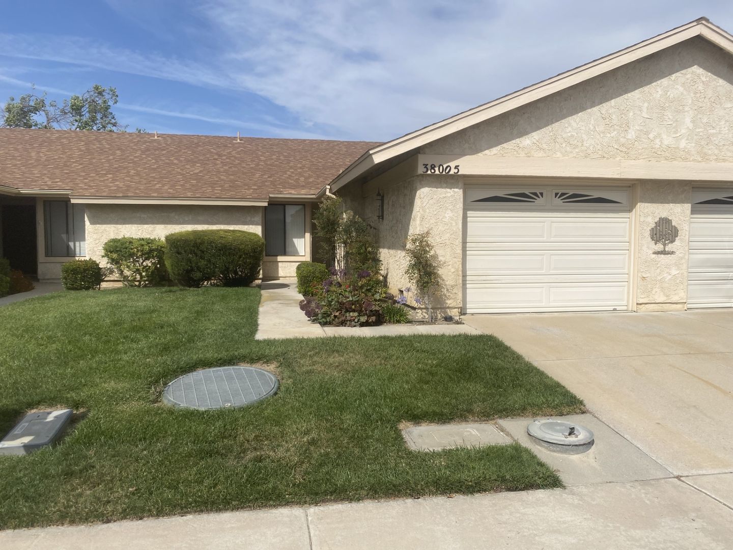 Camarillo House: 38005 Village 38