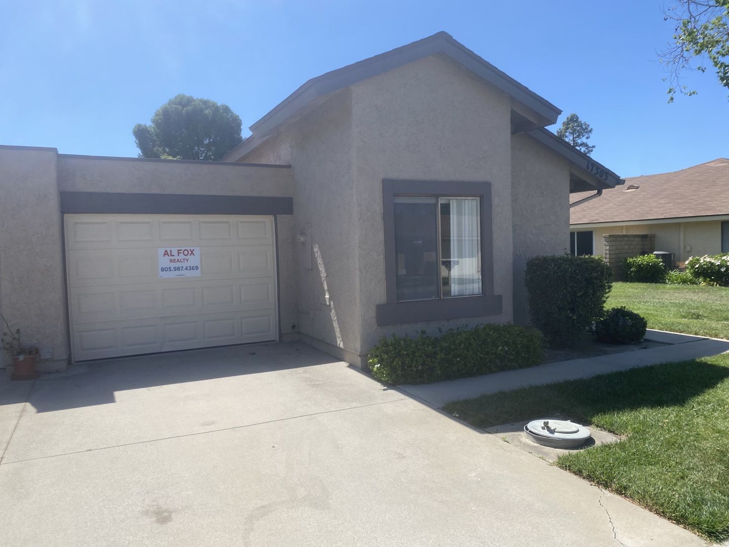 Camarillo House: 17303 Village 17
