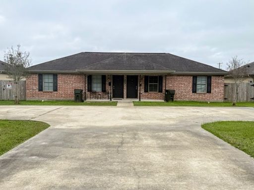 Affordable 2-Bedroom Duplex with Private Back Porch – photo 1