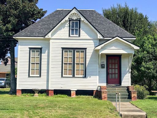 2-Bedroom Home + Bonus Room in Downtown Lake Charles – photo 1