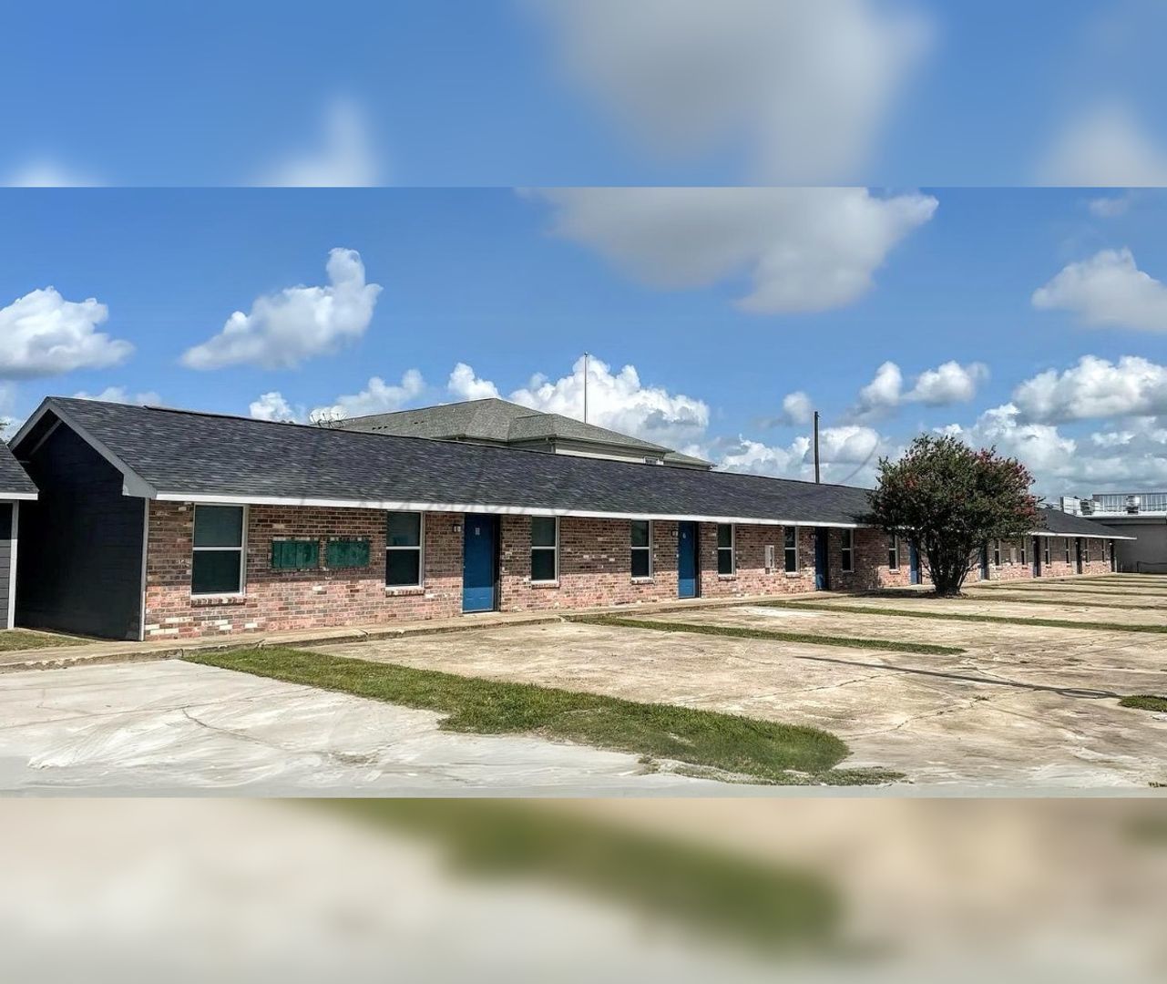 Westlake Apartment: 909 Wilder Street