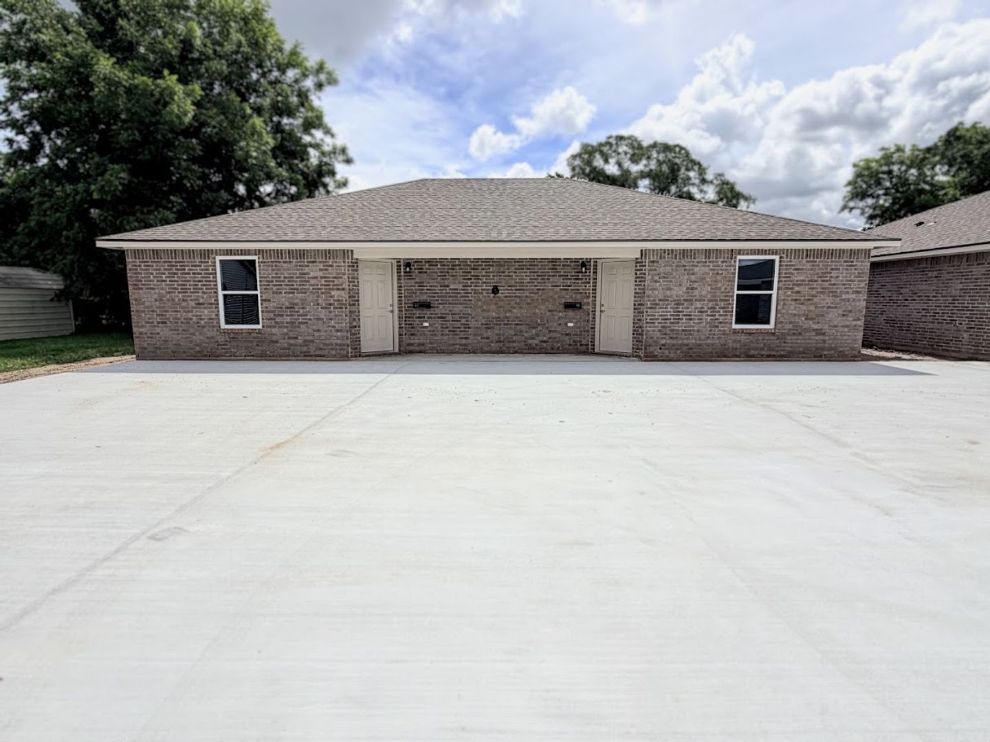 Lake Charles Apartment: 3715 Common St