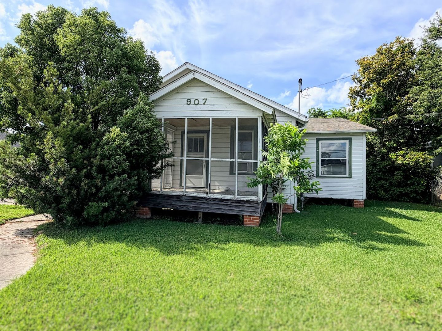 Lake Charles House: 907 Mill Street