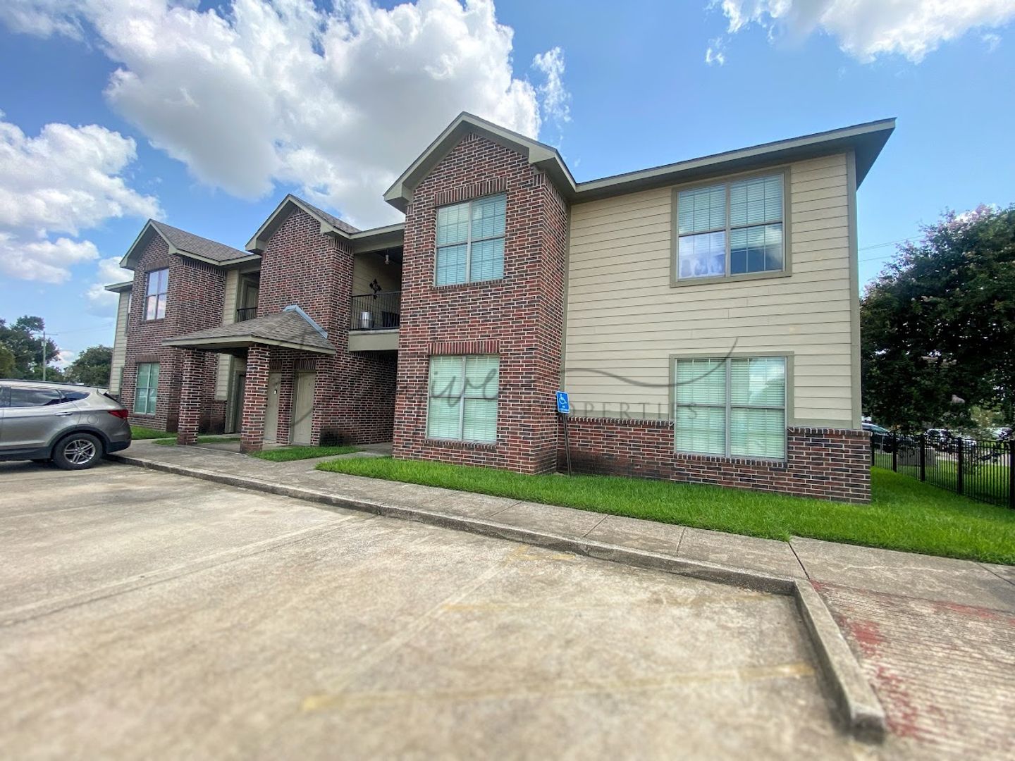 Lake Charles Apartment: 311 E. Hale Street