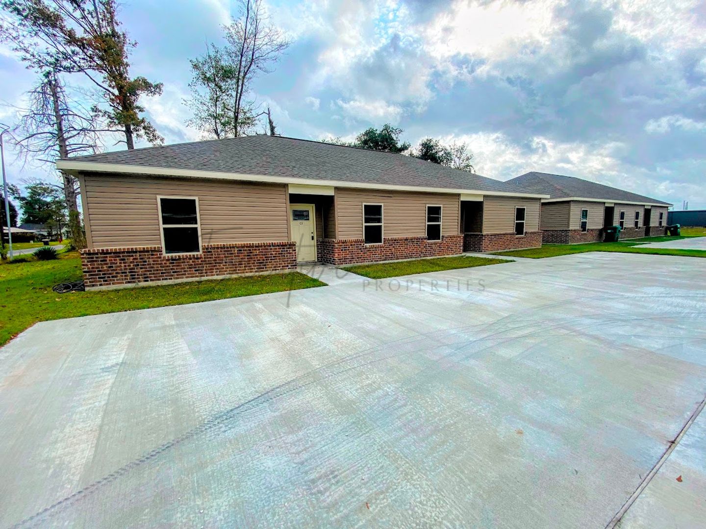 Westlake Apartment: 925 Shafer Street A1-D2