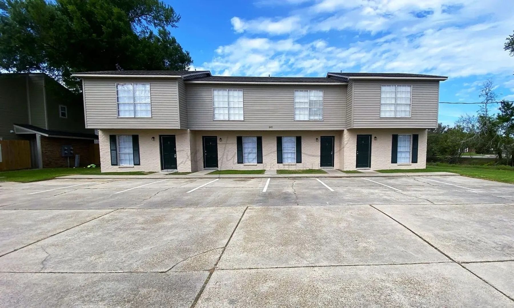 Lake Charles Apartment: 645 Esplanade Street