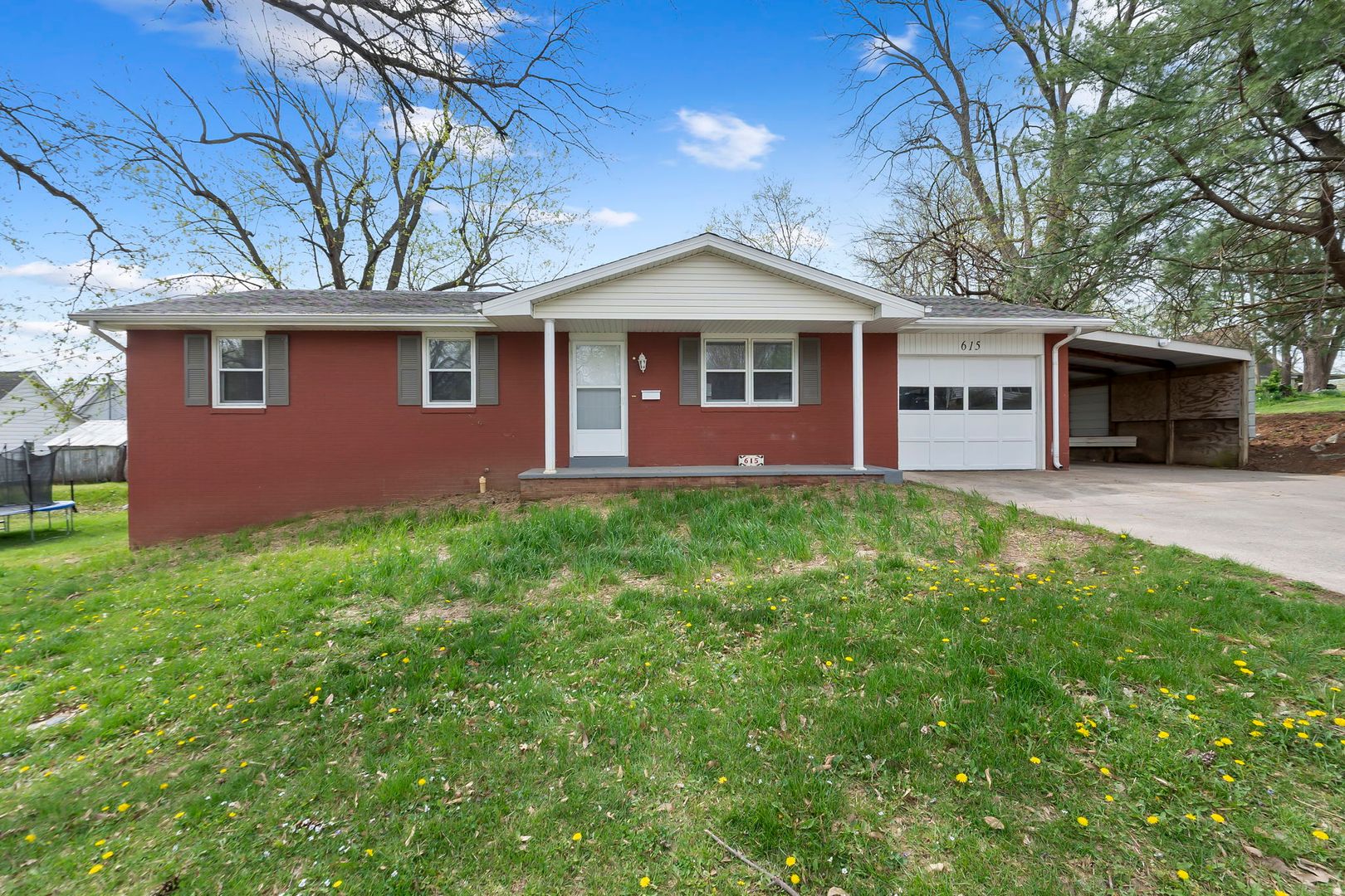 Jackson House: 615 Oak St